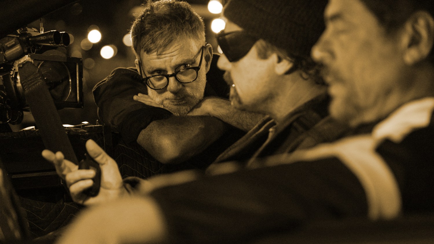 Paul Thomas Anderson, Leonardo DiCaprio et Benicio Del Toro sur le plateau de 'One Battle After Another.'