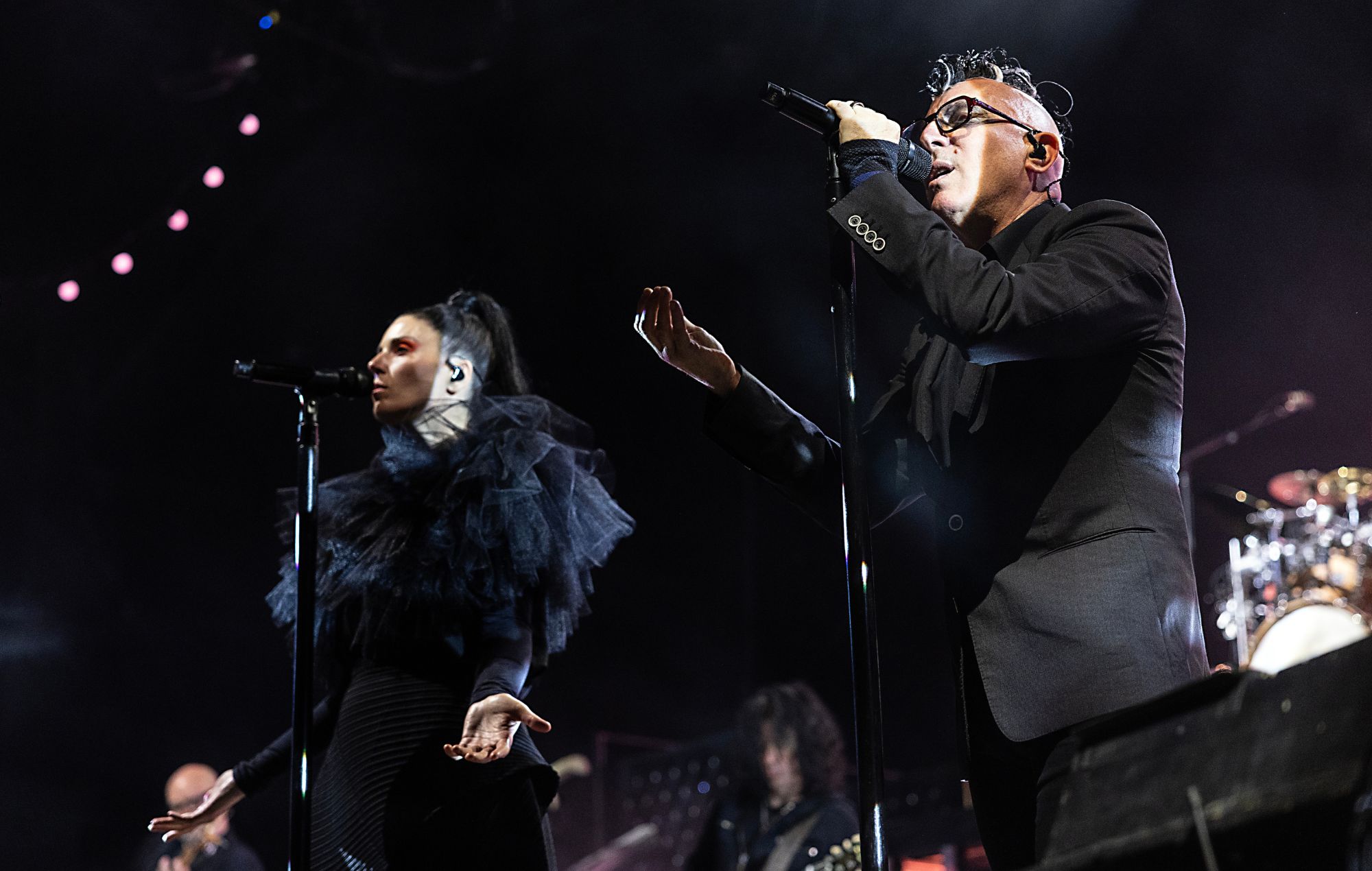 Carina Round (g) et Maynard James Keenan de Puscifer